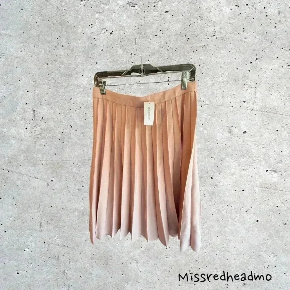 Banana Republic Pleated Skirt - Size 4